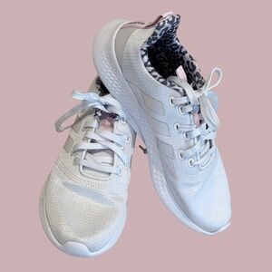 🌸 Adidas Cloudfoam Comfort White Sneakers Pink Leopard Trim – Women’s 9.5